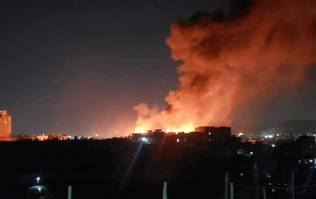 اندلاع حريق بمتجر مفروشات بحي هائل في العاصمة صنعاء - ارشيف