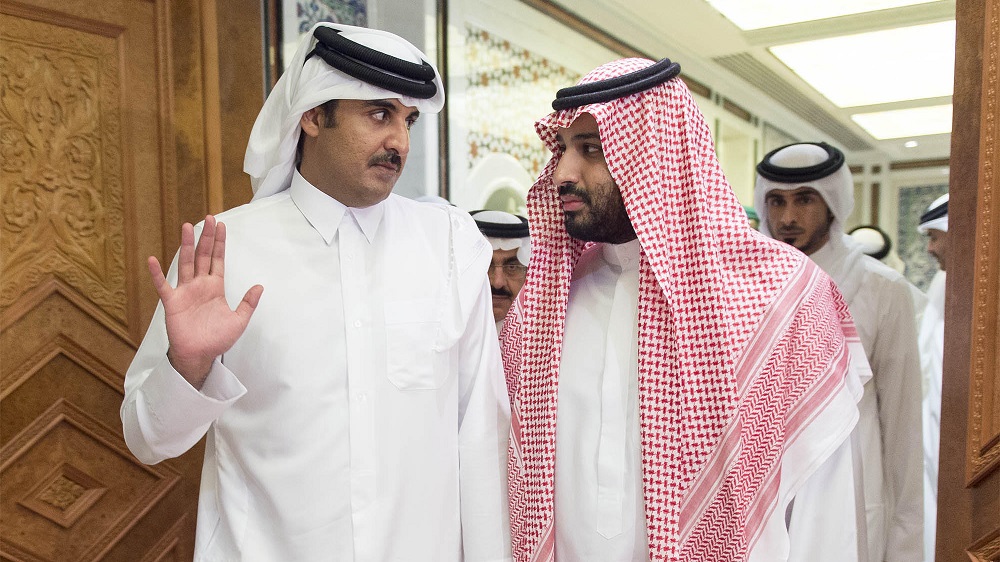 الاولى بعد المصالحة .. امير قطر يبدأ زيارة رسمية للسعودية بدعوة من الملك سلمان لبحث هذه القضايا