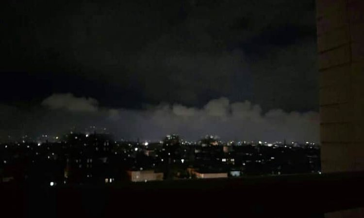 مباشر .. انفجارات عنيفة تهز العاصمة صنعاء وأزيز الرصاص يلعلع بأرجائها والرعب يعم المدينة (صور)