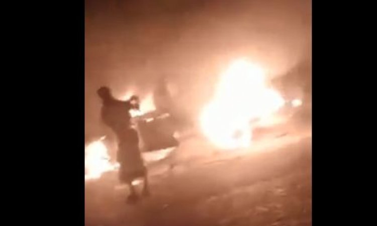 شاهد .. تفجير موكب “السيد” والتهام النيران لسياراته وتفحم العشرات من مرافقيه (فيديو)