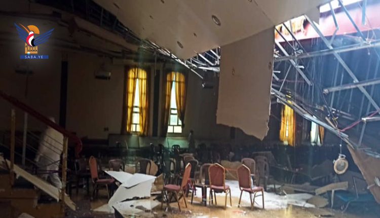 شاهد .. فاجعة انهيار سقف قاعة مناسبات على رؤوس طالبات في صنعاء والسبب الحقيقي وراء الانهيار (صور + فيديو)
